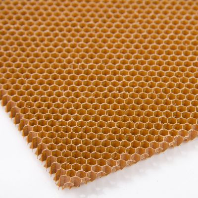 الورق الخفيف Aramid حبيب العسل النواة حبيب العسل الستة الأطراف حفرة خلية حجم 3.2mm