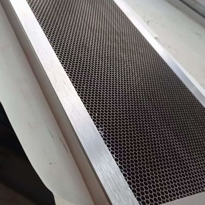 قابلة للتخصيص الحجم الكبير من الفولاذ المقاوم للصدأ عسل عسل التهوية 2500x2000mm
