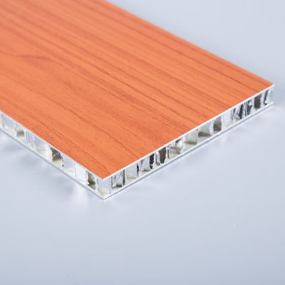 EN 45545 ألومنيوم 0.8mm ألواح عشب العسل للزخرفة الداخلية للنقل السكك الحديدية