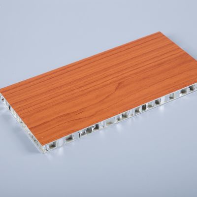 EN 45545 ألومنيوم 0.8mm ألواح عشب العسل للزخرفة الداخلية للنقل السكك الحديدية