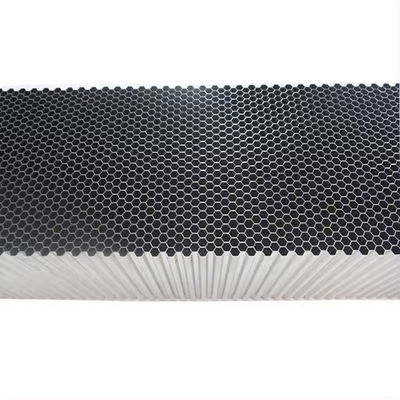 316L الفولاذ المقاوم للصدأ حبوب العسل النواة حبوب العسل فتحات 1200 * 2000mm للحماية من EMI