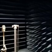 يمكن استخدام جوهر عشب العسل الأراميد المغطى بطبقة امتصاص لتغطية الغرف