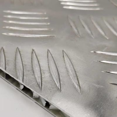 لوحات الأرضية المضادة للنزلق من الألومنيوم 1300x2000mm