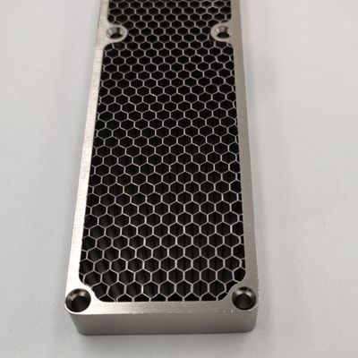 الفضاء الفولاذية ذات الحجم الكبير النواة العسل 1000x2000mm