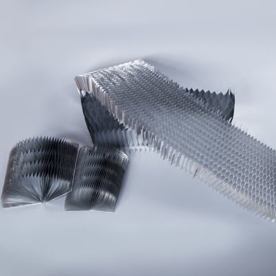 شكل الشريط الألومنيوم النواة العسل 1667x25x10mm