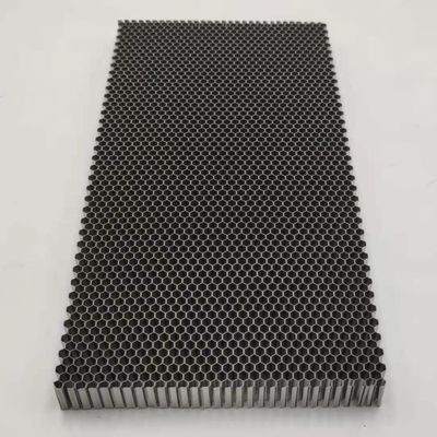 الفضاء الفولاذية ذات الحجم الكبير النواة العسل 1000x2000mm